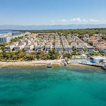 Camelia Zadarvillas *