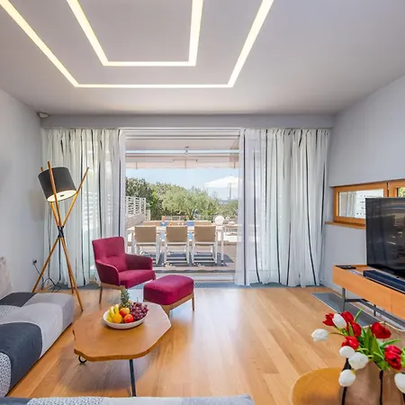 Camelia Zadarvillas * Petrčane