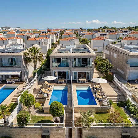 Camelia Zadarvillas * Petrčane