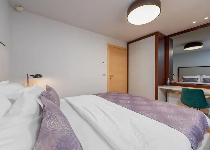 Camelia Zadarvillas *