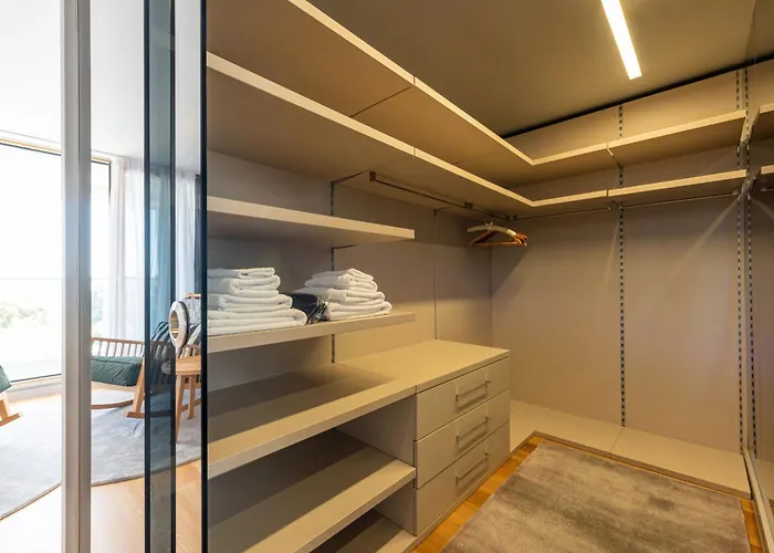 Camelia Zadarvillas *